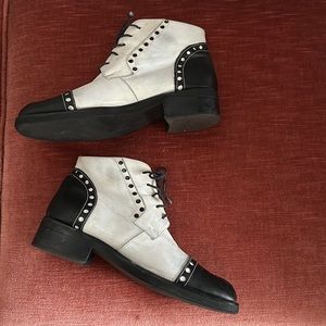 Vintage leather spectator spats made in Italy 🇮🇹 8M 10W black white